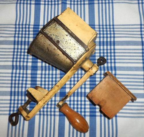Mechanický kovový MLÝNEK, ruční, H Porkert