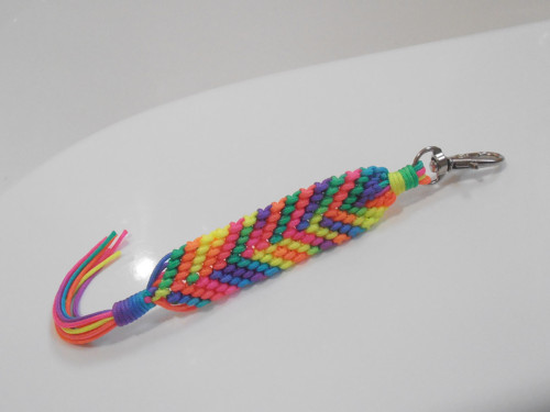 *Klíčenka/Přívěsek na klíče (macramé)*