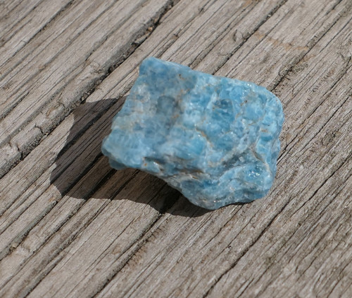 Surový apatit J9737