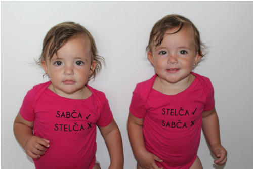 Set body pro dvojčátka se jmény a označením X