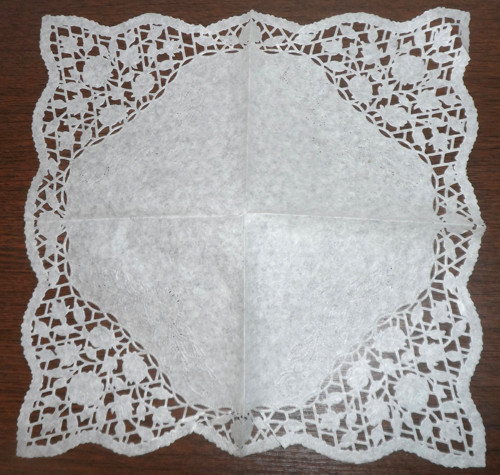 Papírový UBROUSEK, papírová krajka 33 cm