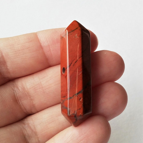 Jaspis červený 15 hranolek 41 x 12 mm