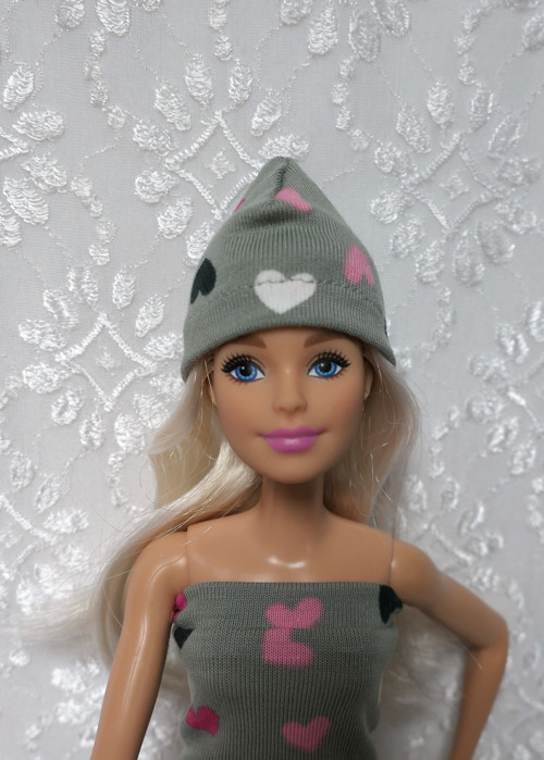 Čepice pro Barbie — foto 1
