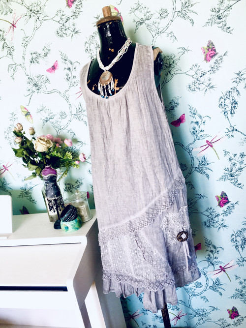 Šaty boho s krajkou v šedi holubí — foto 1