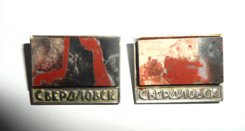 Kovový ODZNAK s kamenem • Sverdlovsk