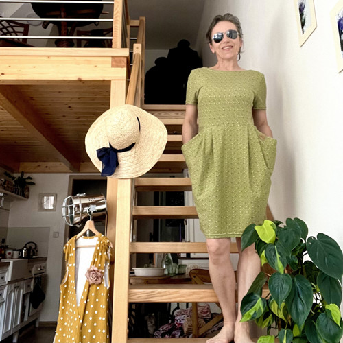 Letní šaty s “netopýřími” kapsami — foto 1