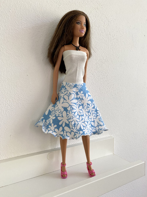 Šaty na panenku Barbie — foto 1