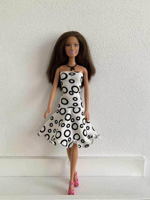 Šaty na panenku Barbie — foto 1
