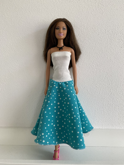 Šaty na panenku Barbie — foto 1