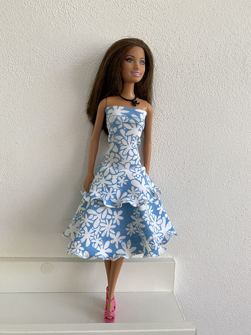 Šaty na panenku Barbie — foto 1