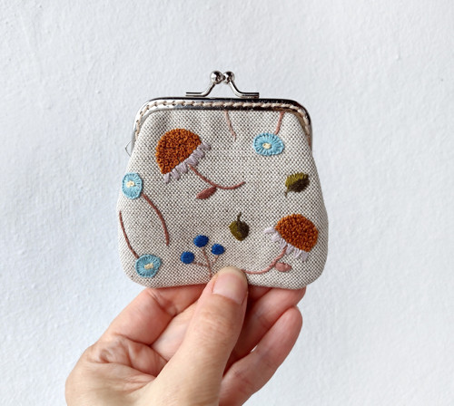 Vyšívaná peněženka mini Stylizované astry