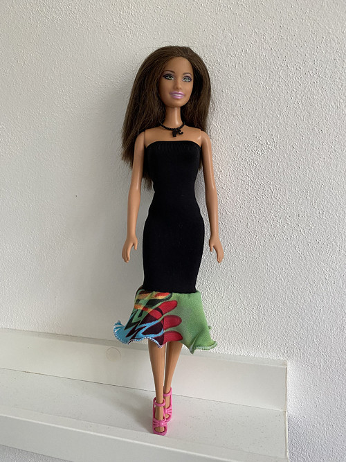 Šaty na panenku Barbie — foto 1