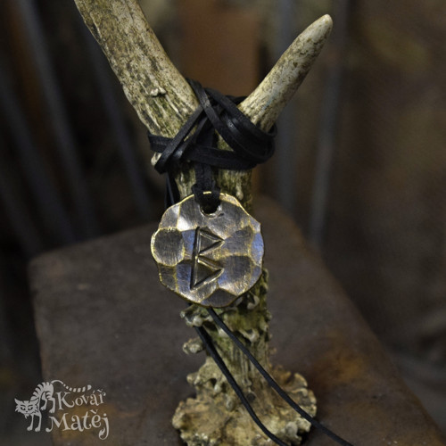 Runový amulet Berkana