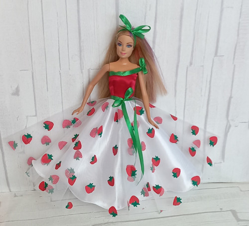 Šatičky pro Barbie s jahůdkami — foto 1