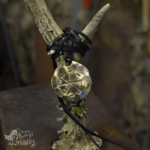 Mosazný amulet kolovrat