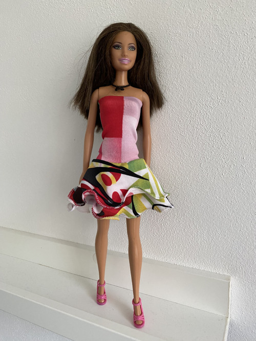 Šaty na panenku Barbie — foto 1