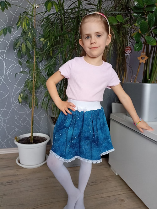 Sukýnka s džínovým vzhledem a kvězdičkami