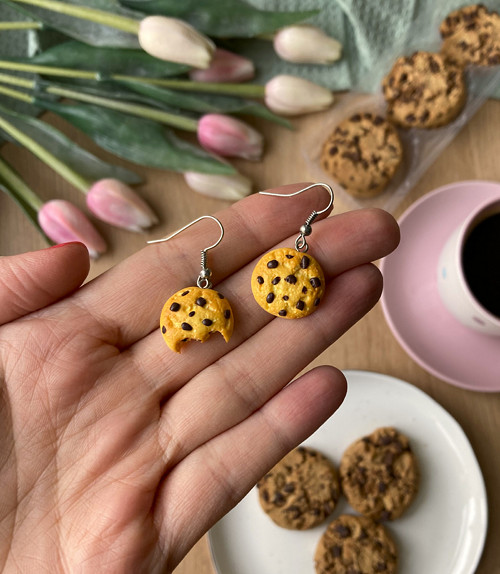 Světlé nakousnuté cookies (visačky)