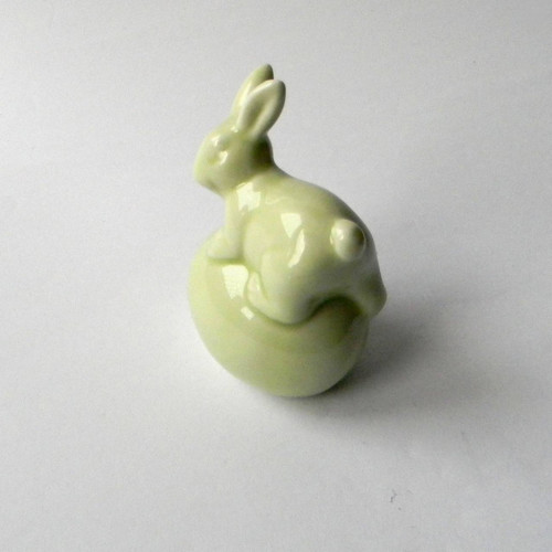 Zajíček-zelený /porcelánová figurka/ - 8 cm