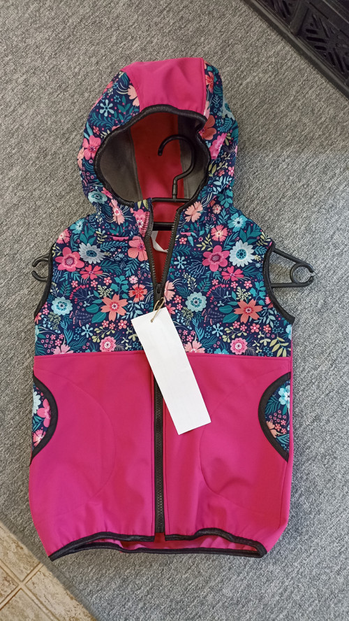 Softshellová vesta vel.98/104/110 (zip 45cm) — foto 1