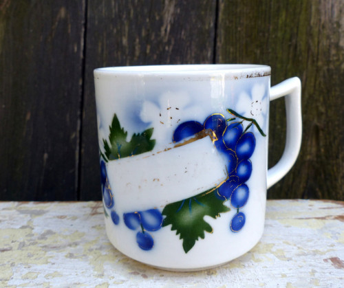 Vinná réva...starožitný porcelánový hrnek