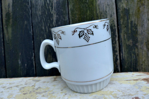 Réva zlatá...porcelánový hrnek Lubenec