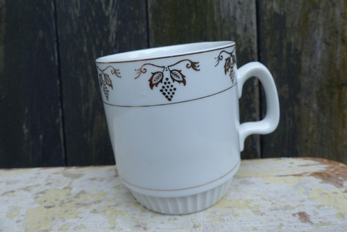 Réva zlatá...porcelánový hrnek Lubenec