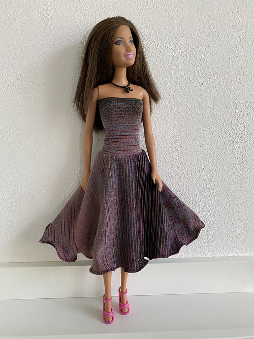 Šaty na panenku Barbie — foto 1