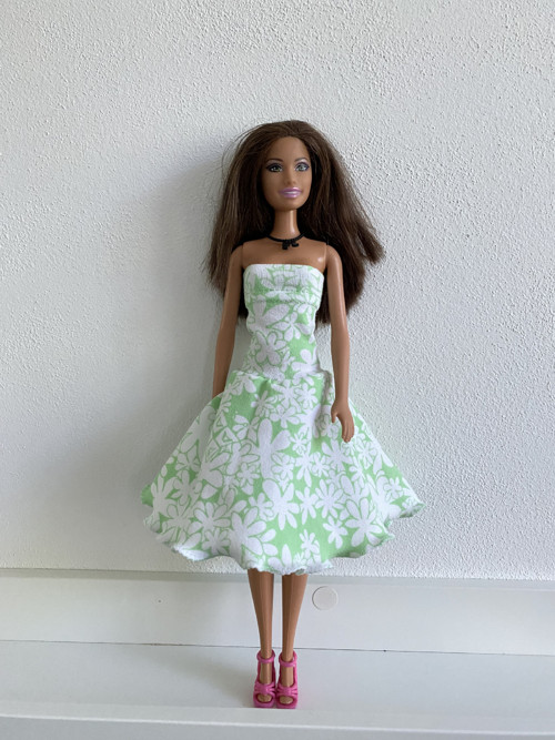 Šaty na panenku Barbie — foto 1