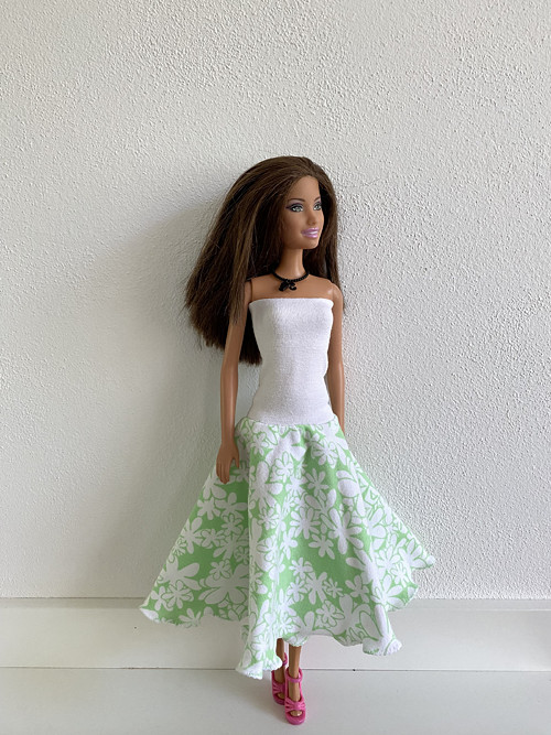 Šaty na panenku Barbie — foto 1