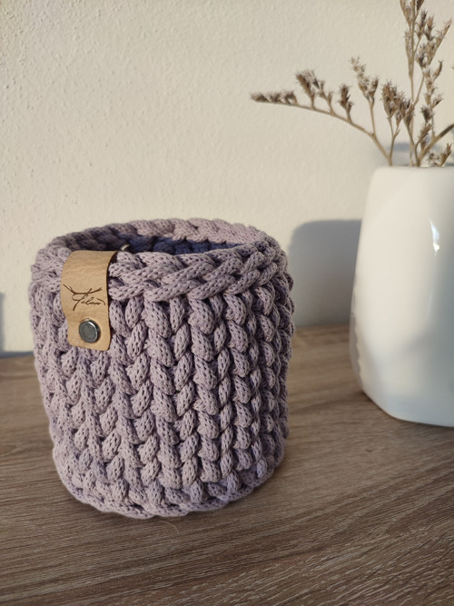 Háčkovaný košík s dřevěným dnem *10cm*