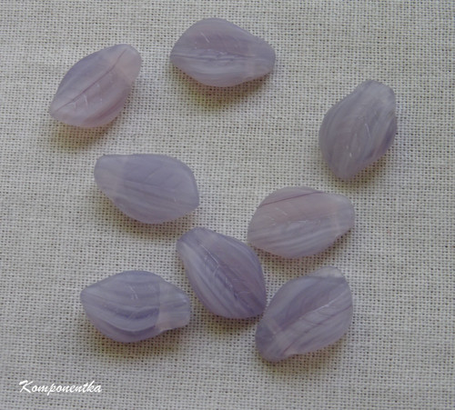 Skleněné lístečky levandulové 10x14mm 8kusů