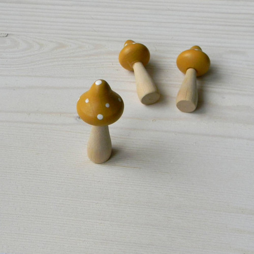 Dřevěný hříbek hořčičný - 5,8cm x 2,5cm