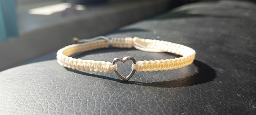 Pletený náramek Shamballa
