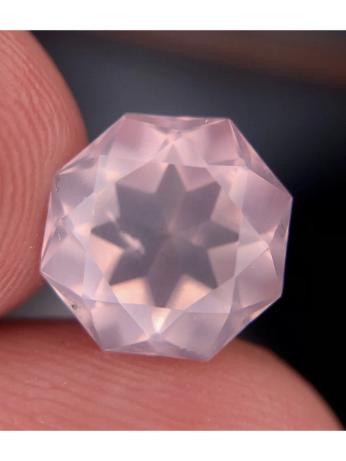 RŮŽOVY KŘEMEN- šperkový drahokam,4,5 Ct PÁKISTÁN