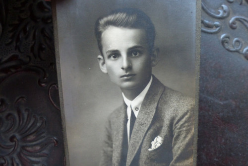 S kapesníčkem ...stará kabinetní fotografie
