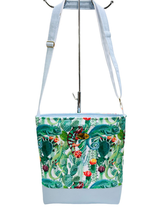 Crossbody - chameleon v modré