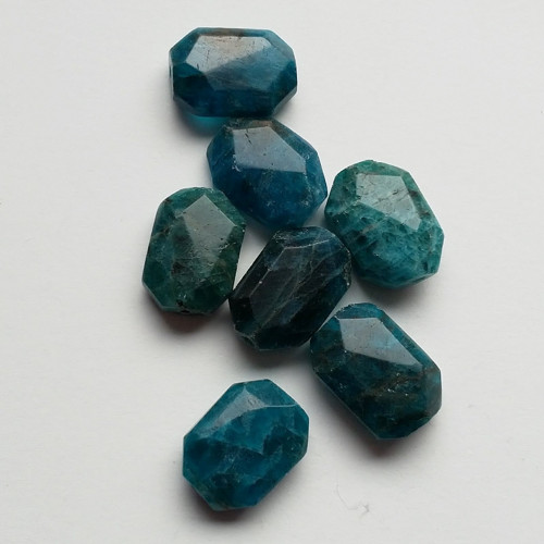 Apatit 18 korálky 20 x 14 mm, 1 kus