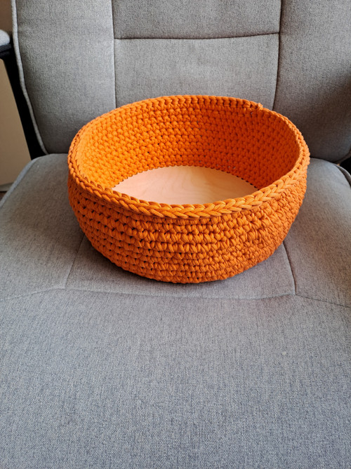 Košík, háčkovaný, oranžový