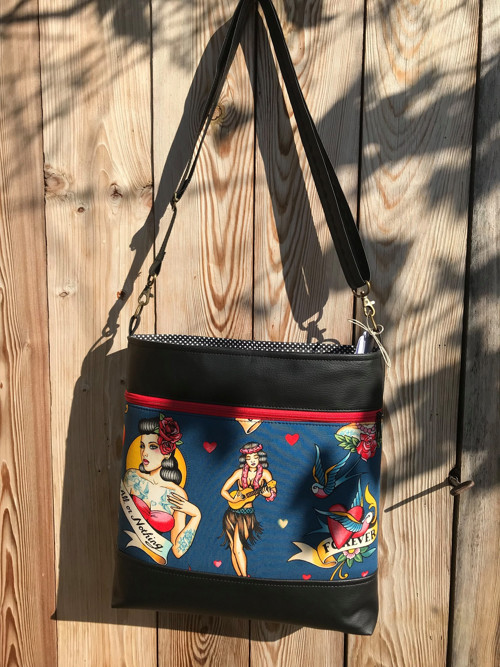 Crossbody kabelka pin up