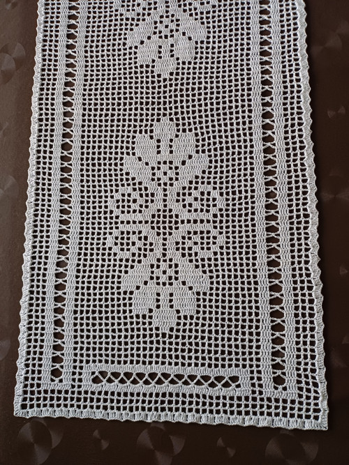 Háčkovaný obdélník 30x65 cm