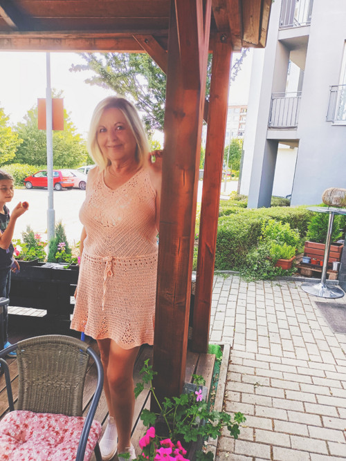Meruňkové šaty — foto 1