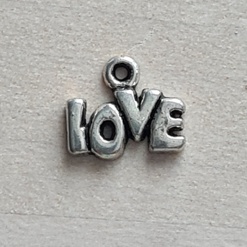 Přívěsek - nápis LOVE 11x8 mm, 5 ks