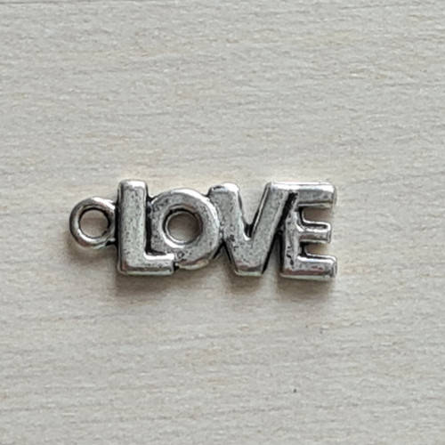 Přívěsek - nápis LOVE 21x8 mm, 5 ks