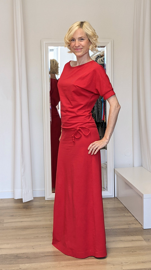 Ležérně elegantní maxišaty - rudé