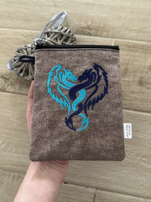 Kapsička velká Dva modří draci