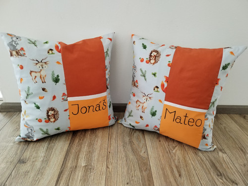 Klučičí polštář s kapsou a jménem