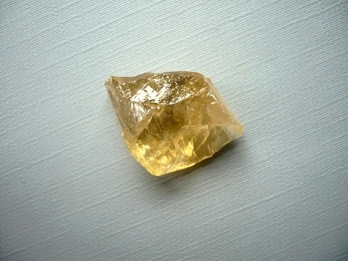 Surový medový kalcit 24 mm, č.115f