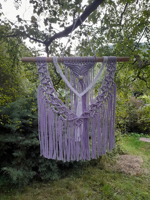 Závěsné macrame fialovo bílé