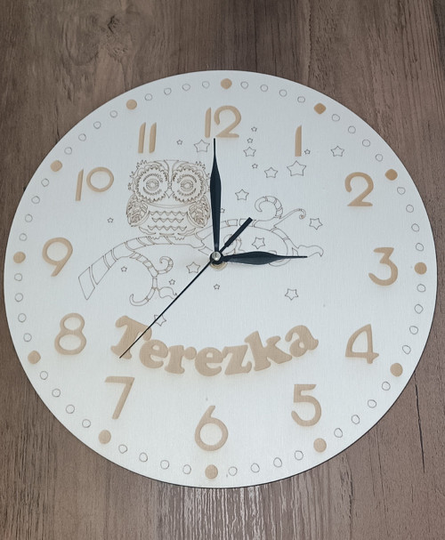 Dětské dřevěné hodiny se jménem